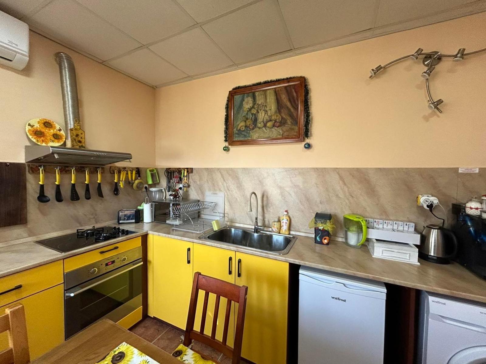 трапезица с безплатен паркинг двор и веранди Holiday home