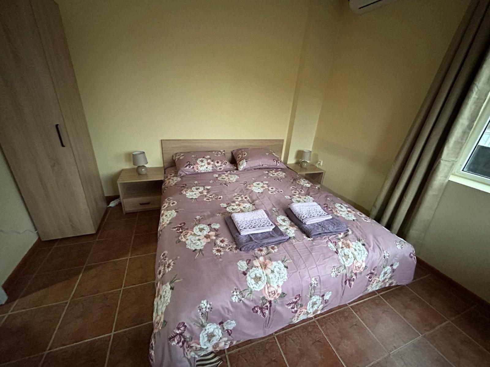 трапезица с безплатен паркинг двор и веранди Holiday home