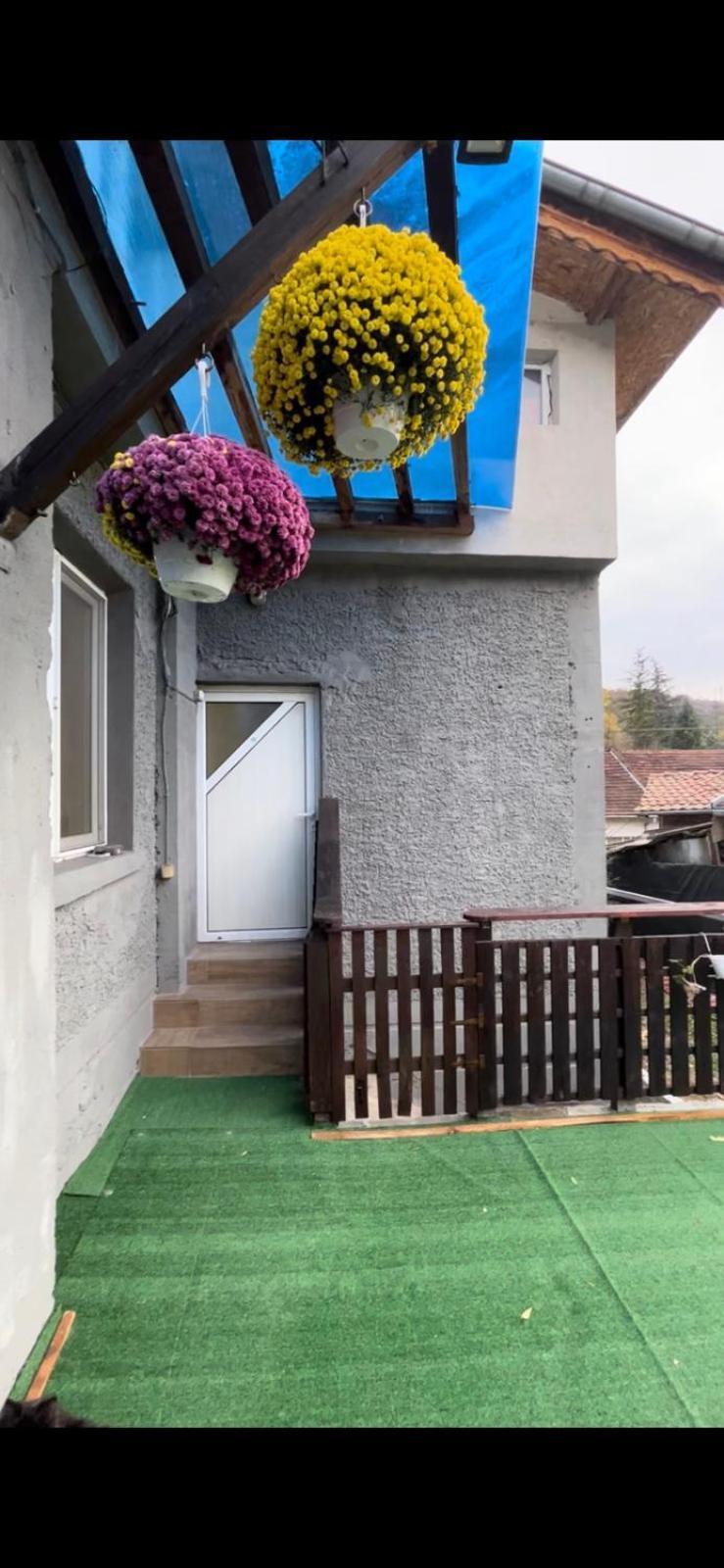 трапезица с безплатен паркинг двор и веранди Holiday home