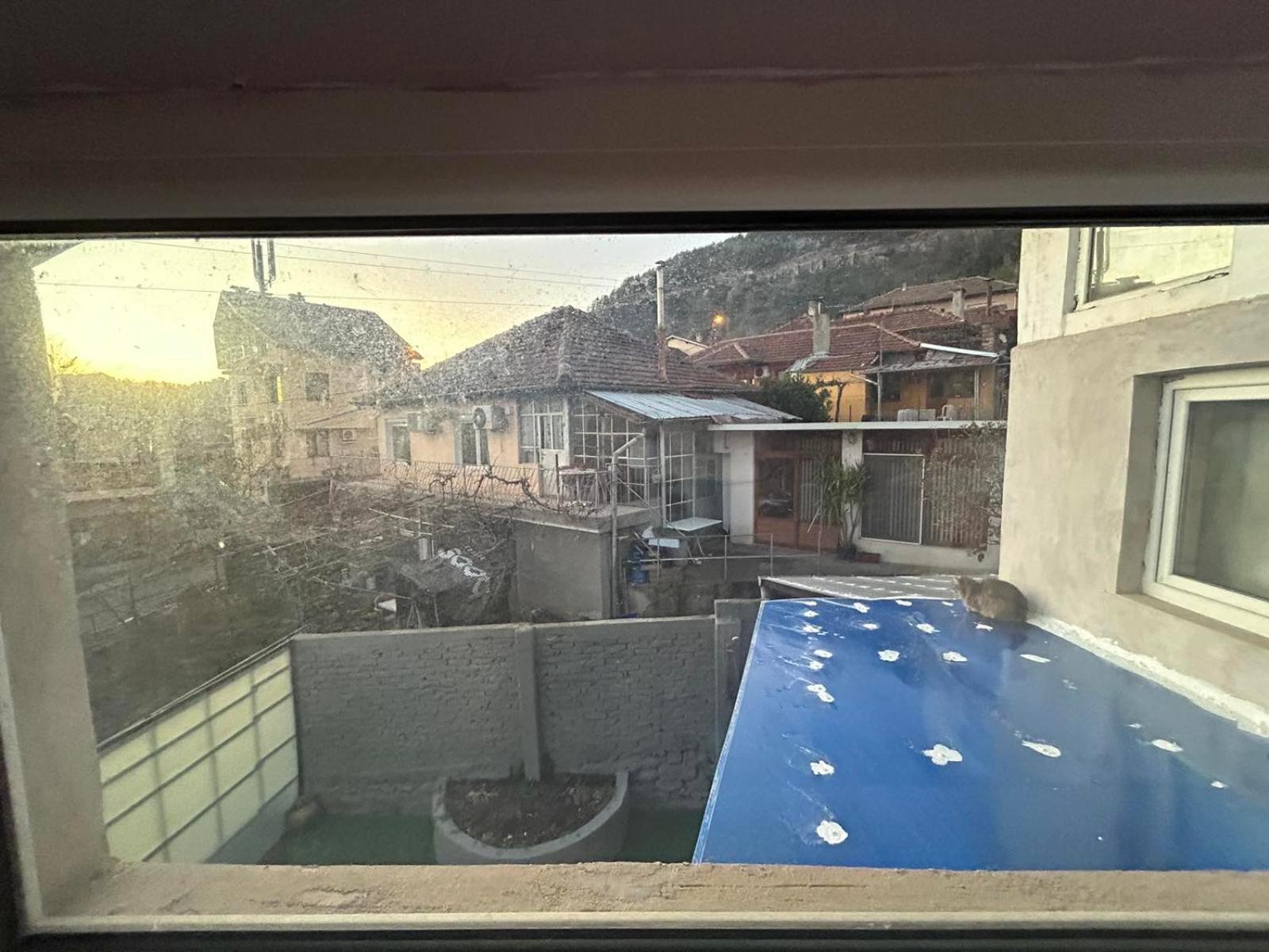 трапезица с безплатен паркинг двор и веранди Holiday home *
